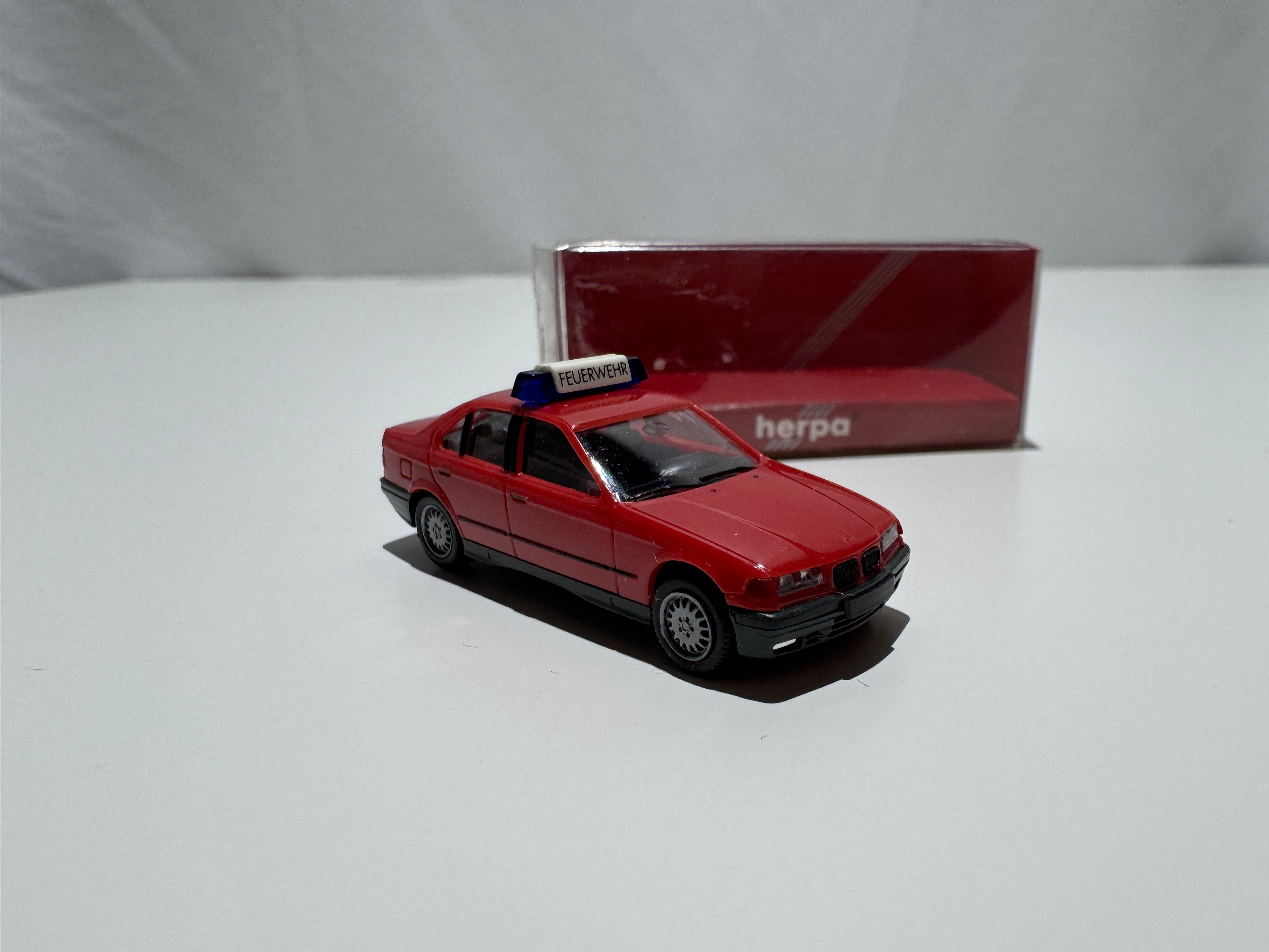 1:87 Herpa BMW E36 325i Limousine Feuerwehr Rot OVP #563
