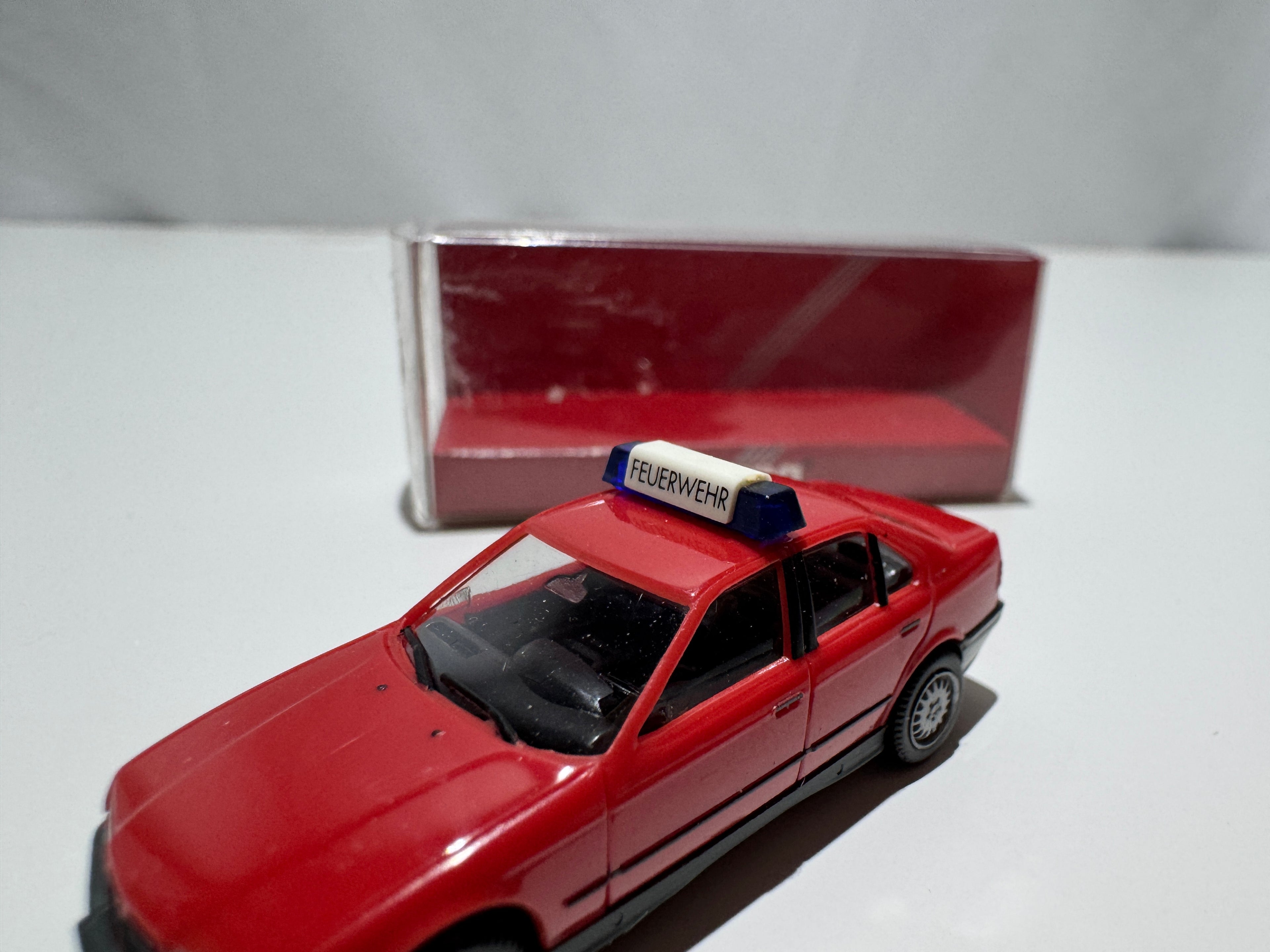 1:87 Herpa BMW E36 325i Limousine Feuerwehr Rot OVP #563