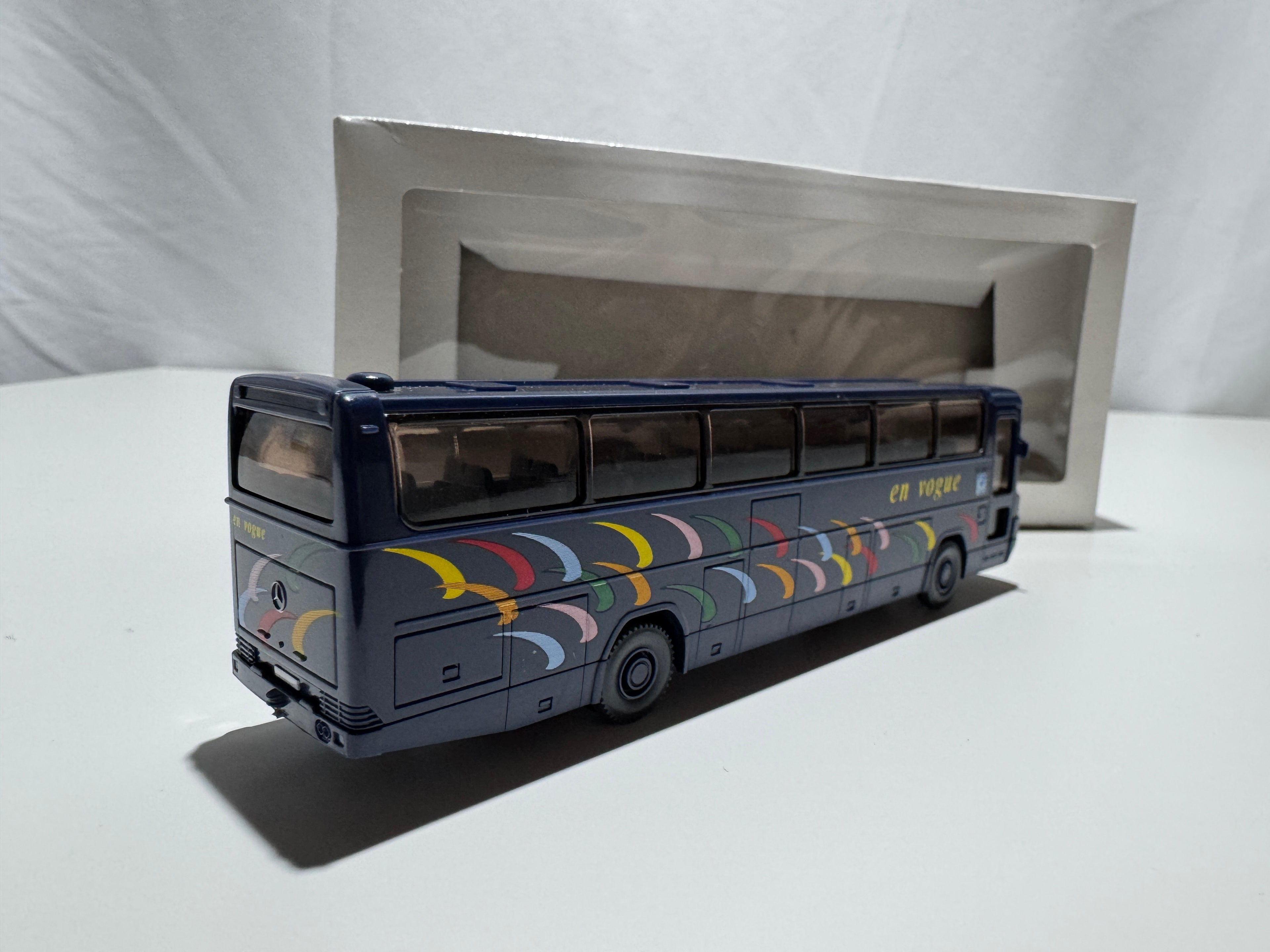 1:87 Wiking Mercedes-Benz O303 RHD Reisebus Blau OVP #572