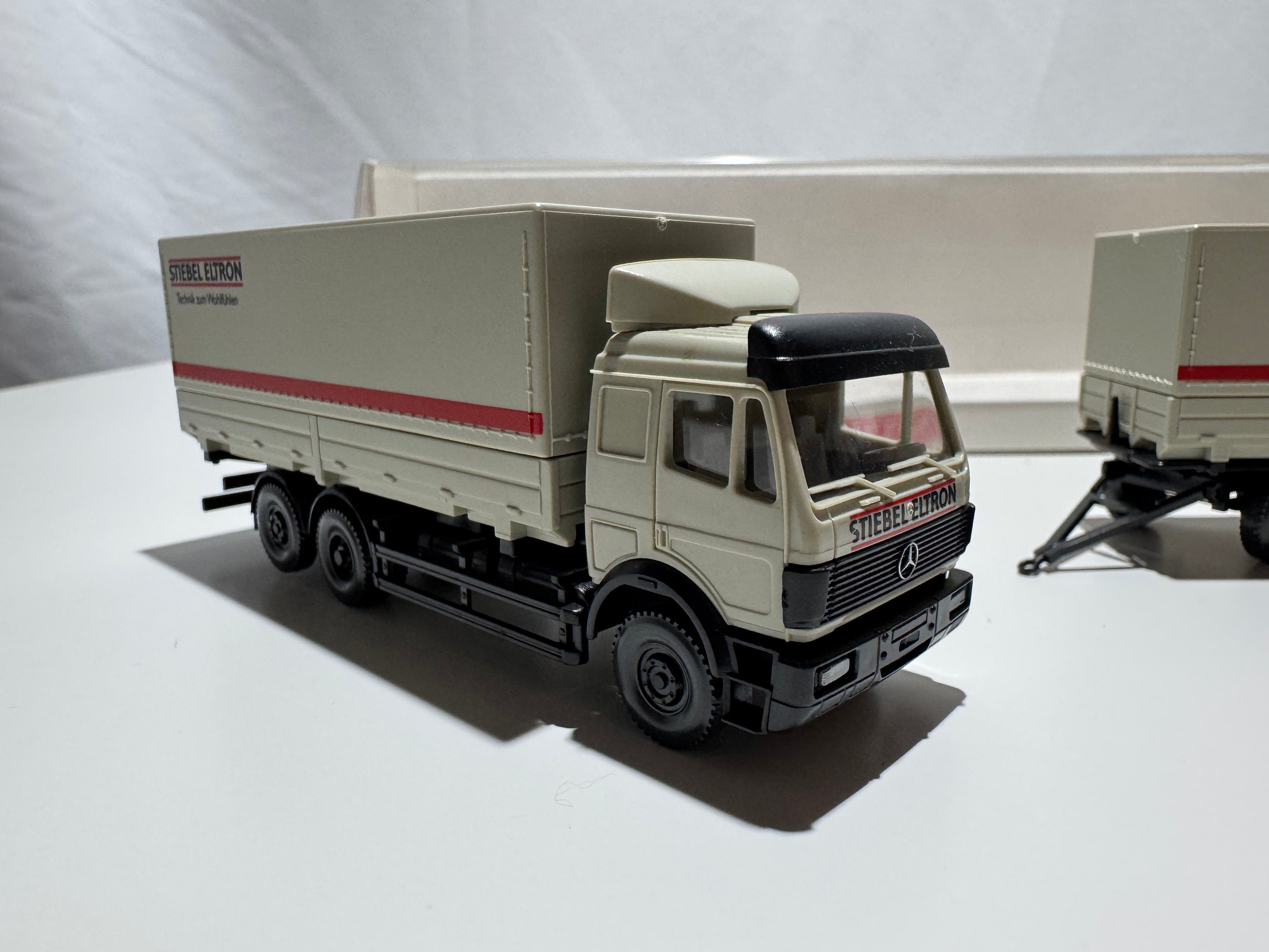 1:87 Wiking Mercedes-Benz Wechselpritschen Lastzug LKW Grau OVP #573
