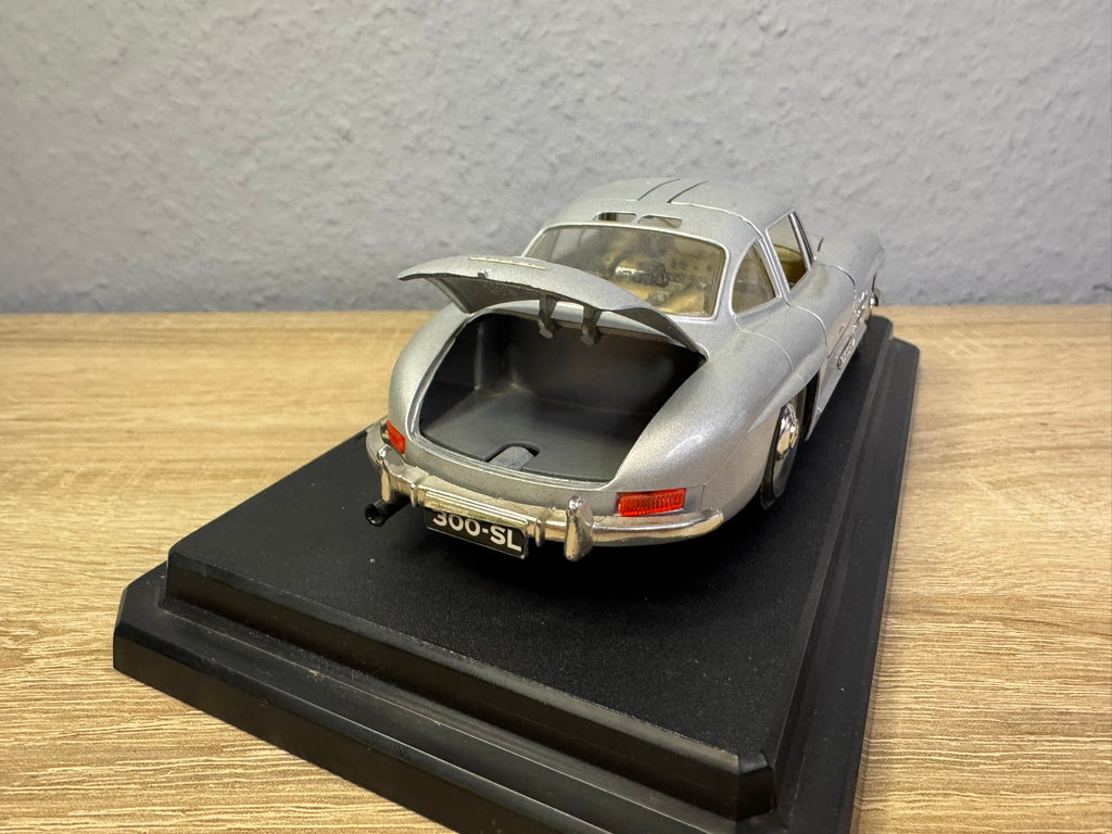 1:24 Bburago Mercedes-Benz 300 SL 1954 Silber #192