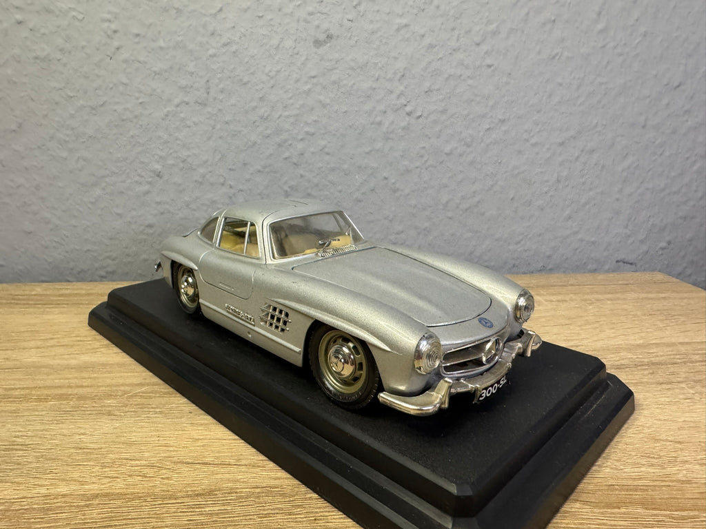 1:24 Bburago Mercedes-Benz 300 SL 1954 Silber #192