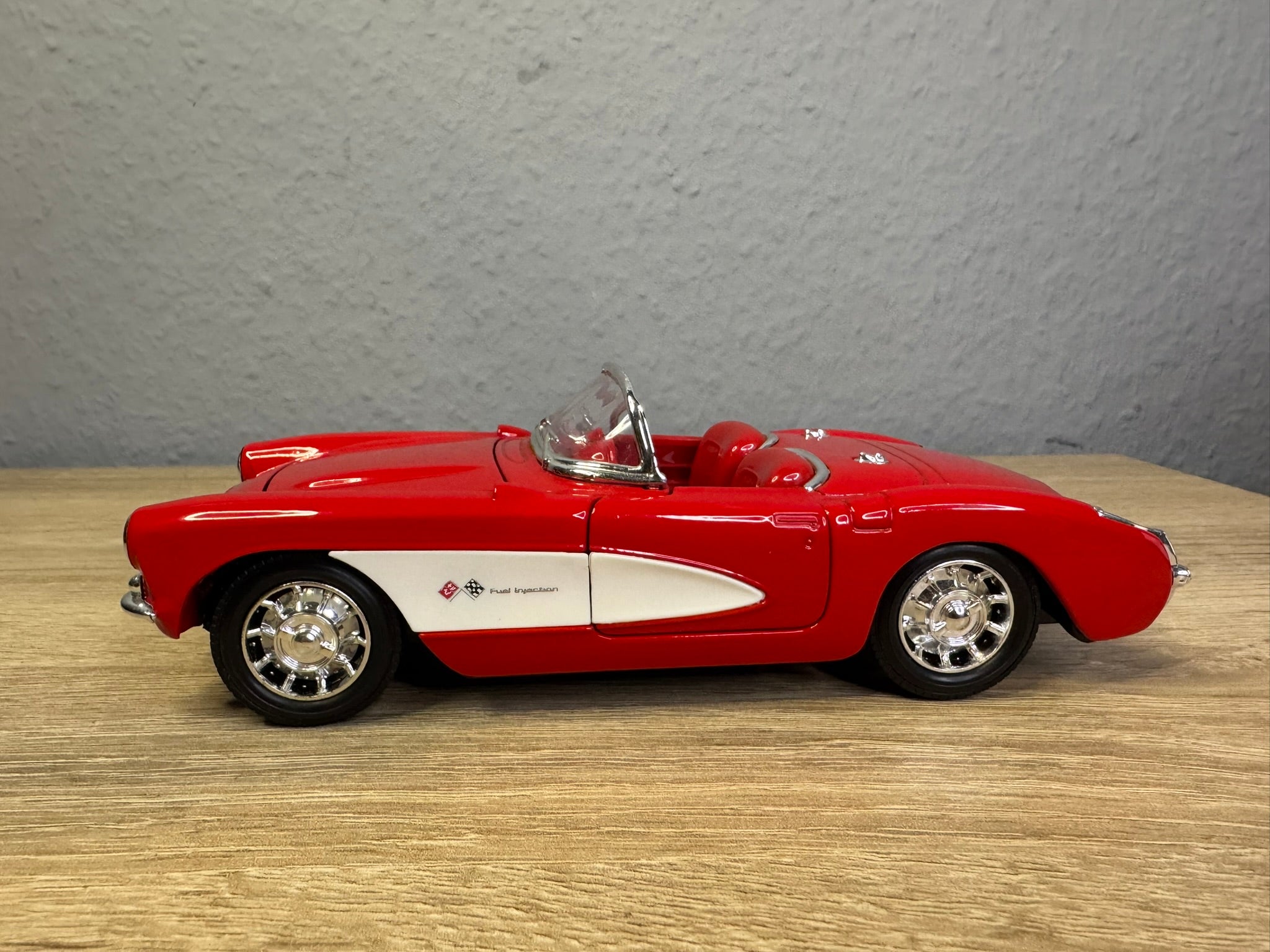 1:24 Chevrolet  Corvette 1957 Rot Cabrio Welly