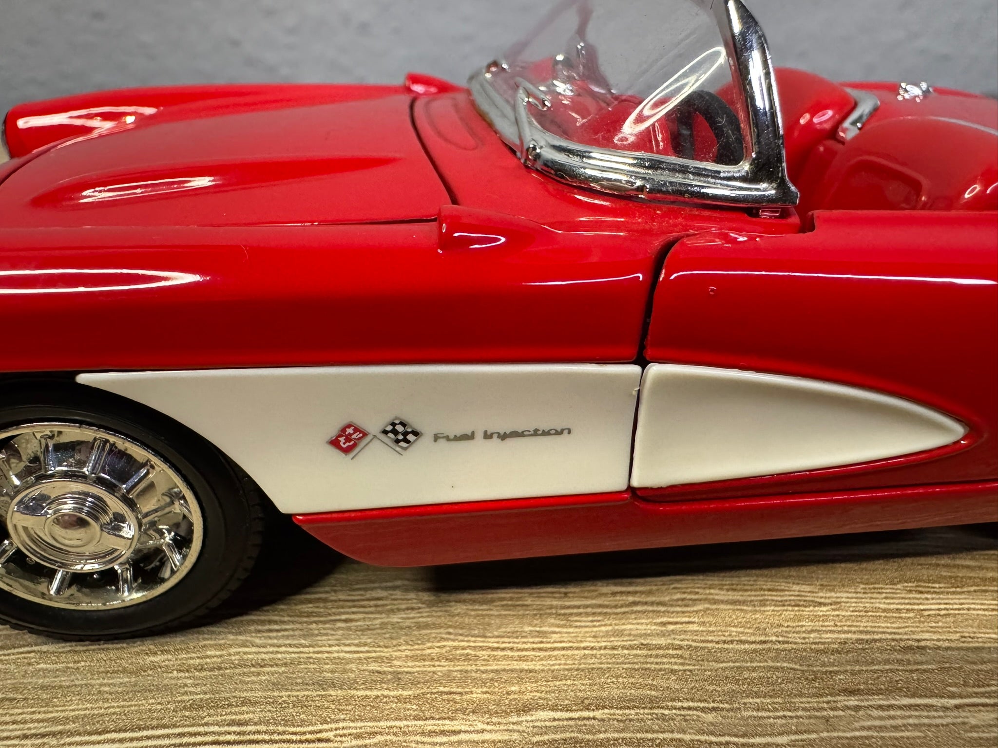 1:24 Chevrolet  Corvette 1957 Rot Cabrio Welly