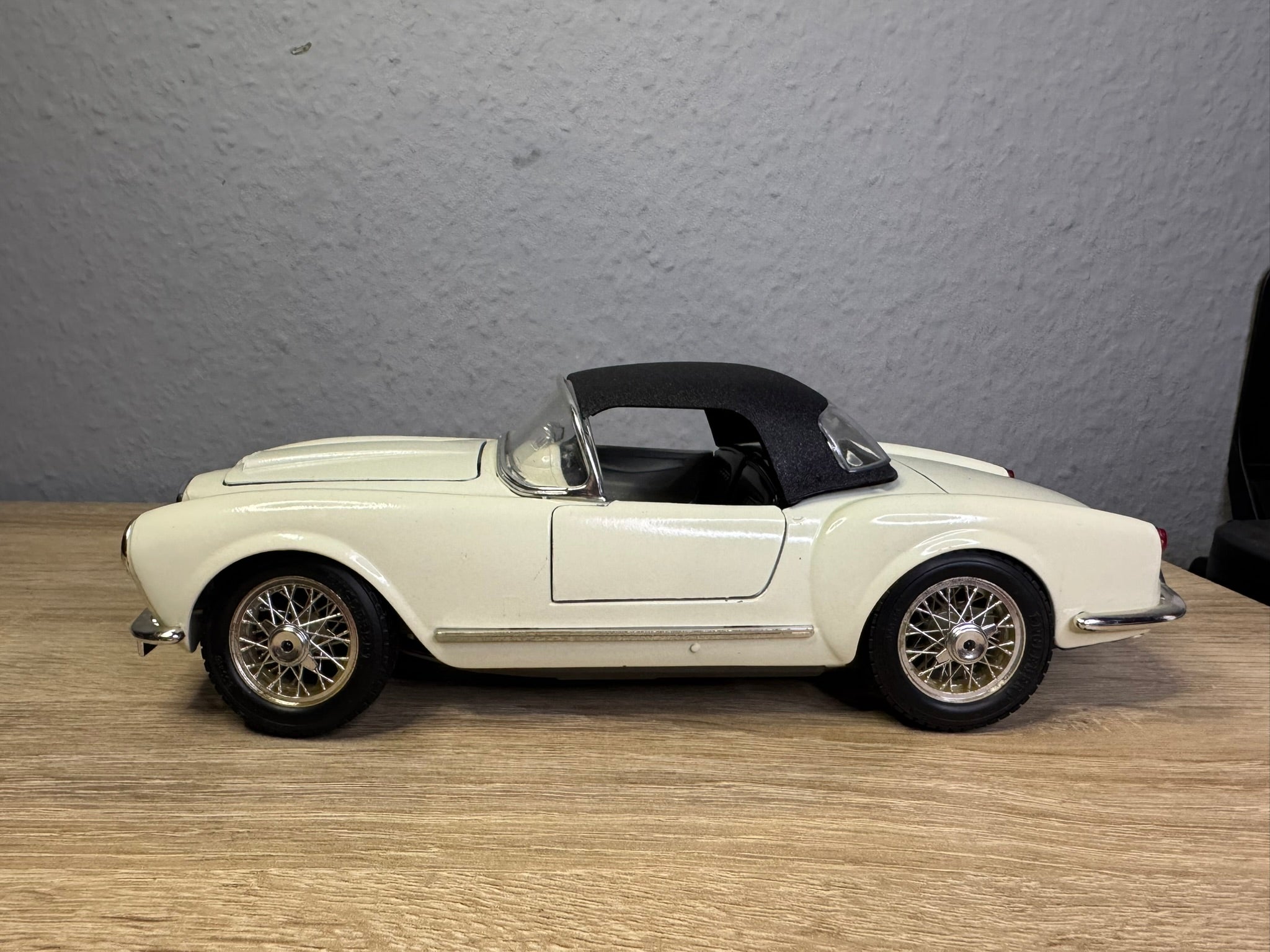 1:18 Lancia Aurelia B24 Spider 1955 Bburago