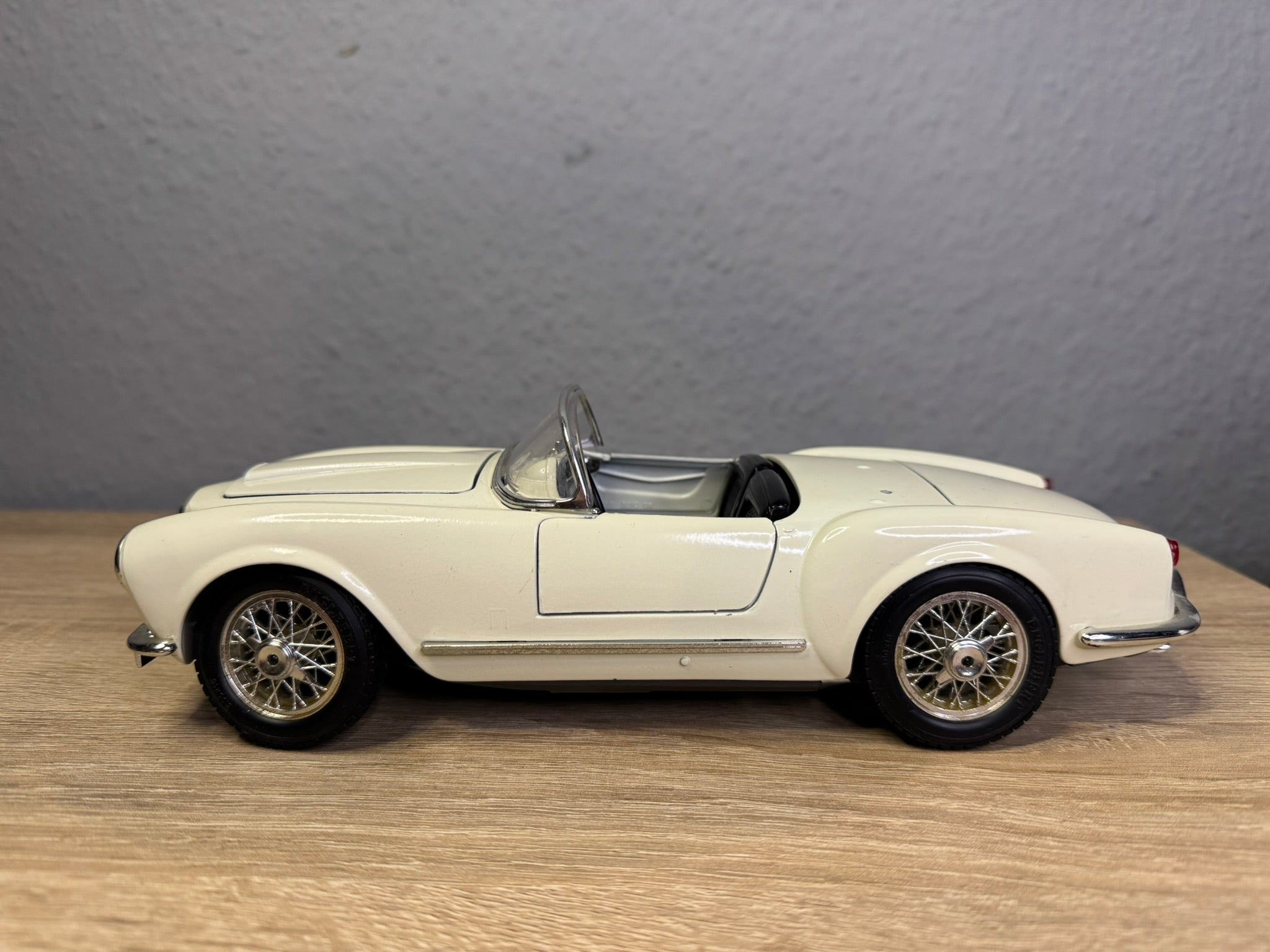 1:18 Lancia Aurelia B24 Spider 1955 Bburago