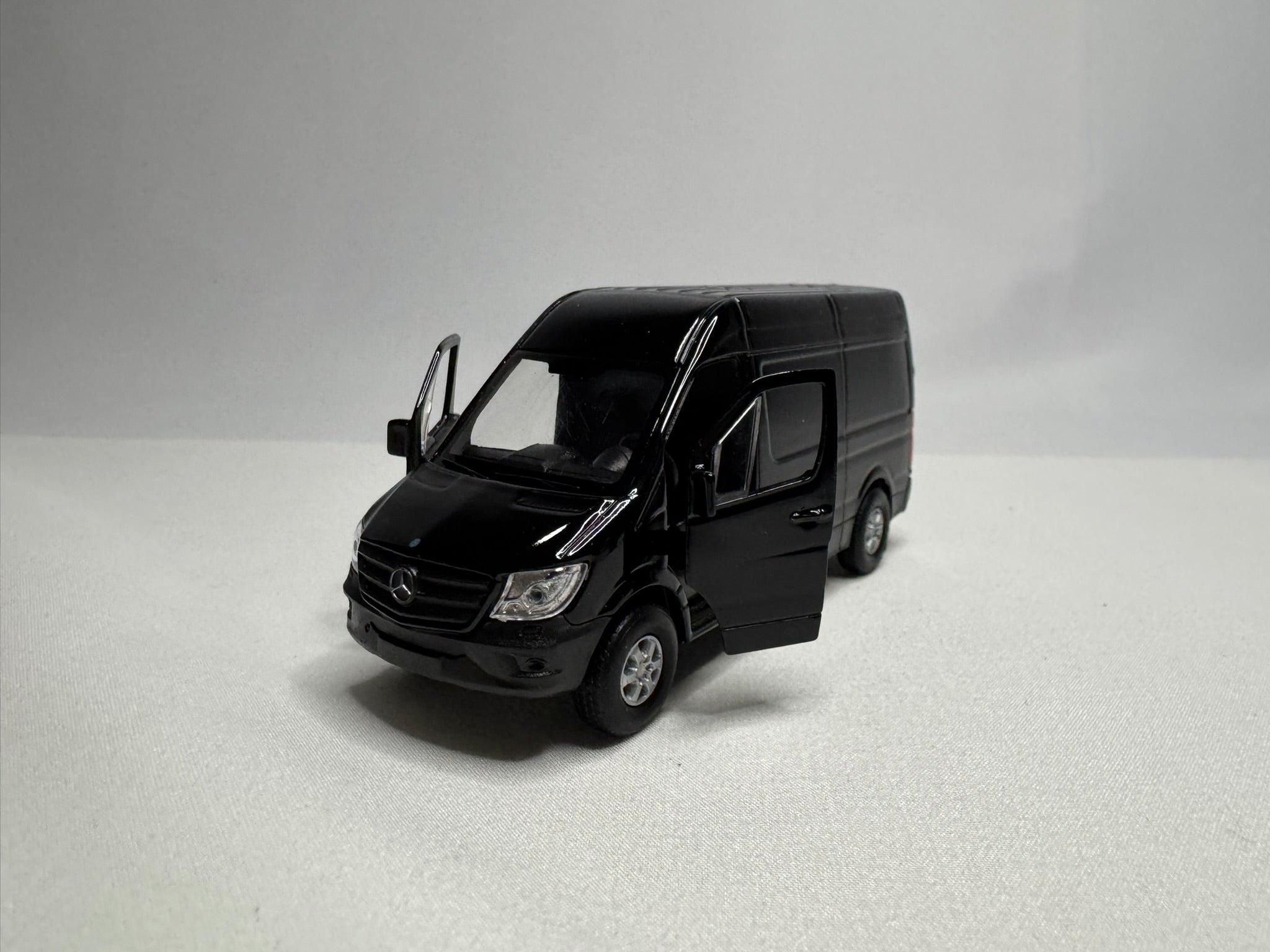 1:38 Welly Mercedes-Benz Sprinter W906 Facelift Schwarz #189