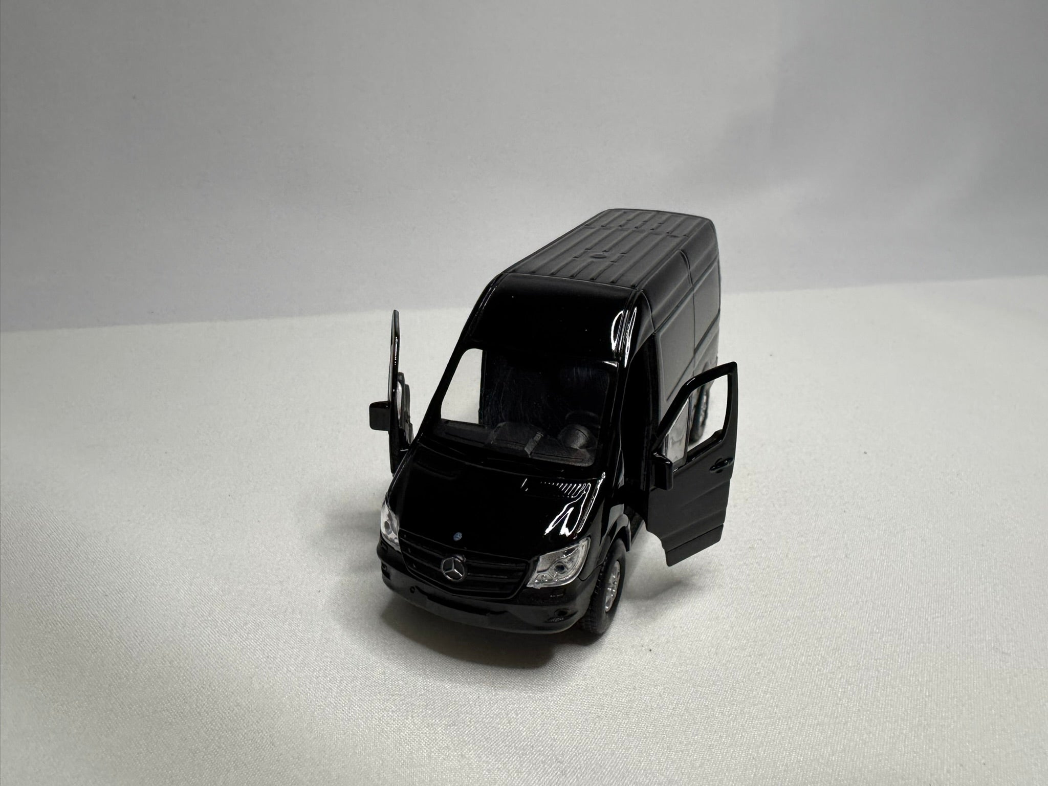 1:38 Welly Mercedes-Benz Sprinter W906 Facelift Schwarz #189
