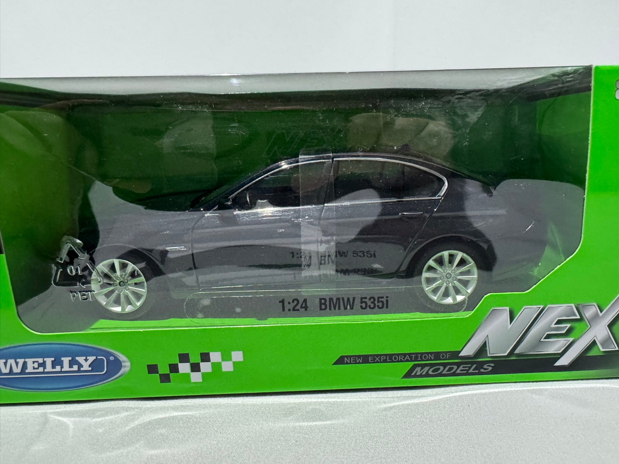 1:24 BMW 5-er Series F10 2010-2017 Schwarz Welly