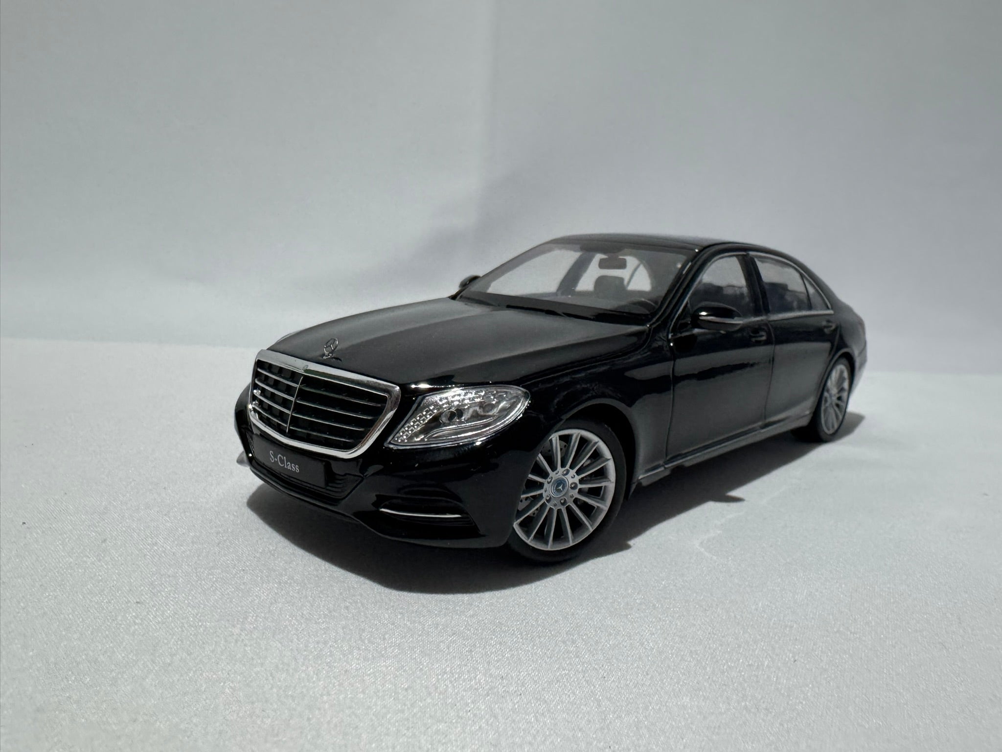 1:24 Welly Mercedes-Benz S-Klasse W222 2014-2020 Schwarz #182