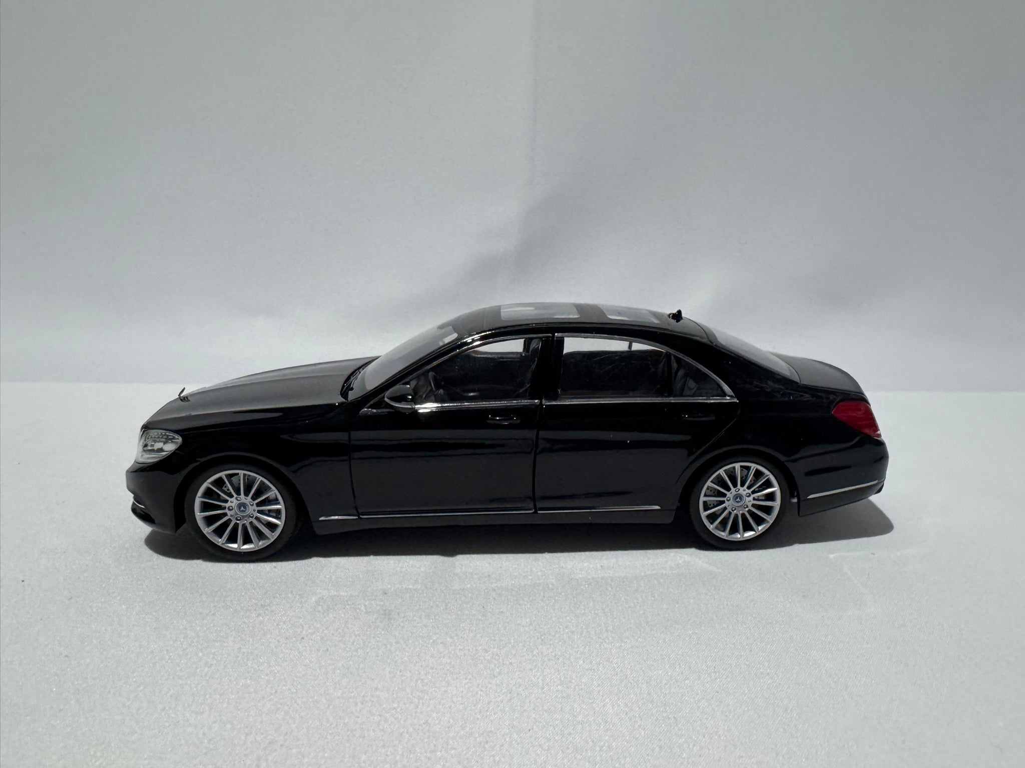 1:24 Welly Mercedes-Benz S-Klasse W222 2014-2020 Schwarz #182