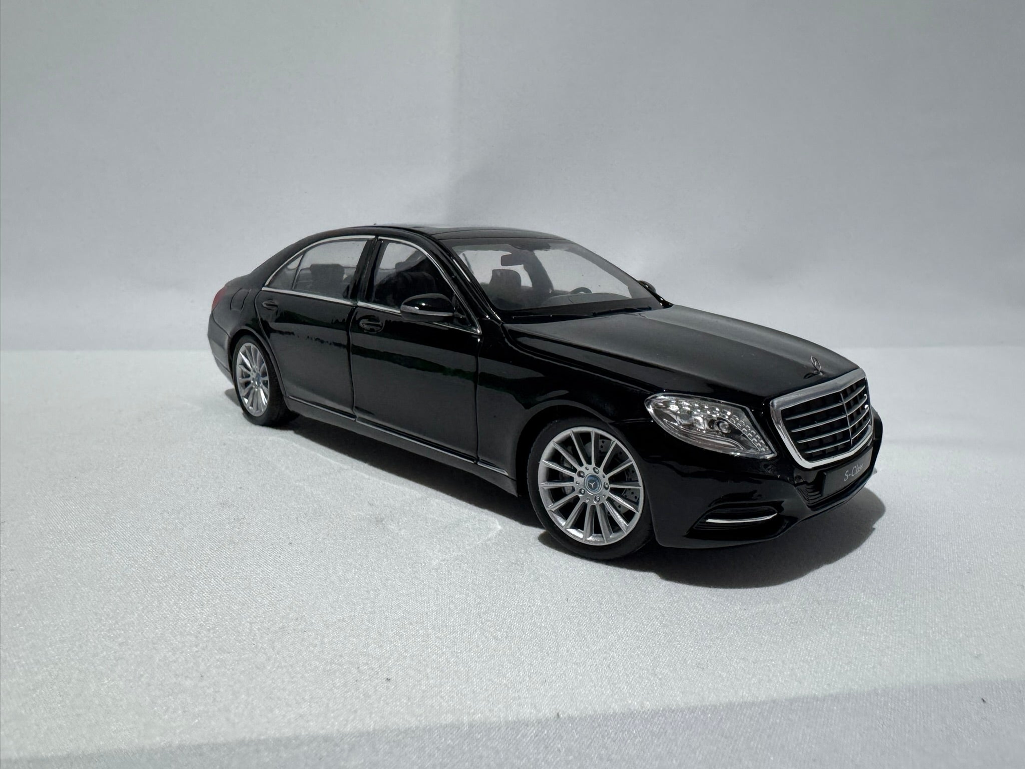 1:24 Welly Mercedes-Benz S-Klasse W222 2014-2020 Schwarz #182