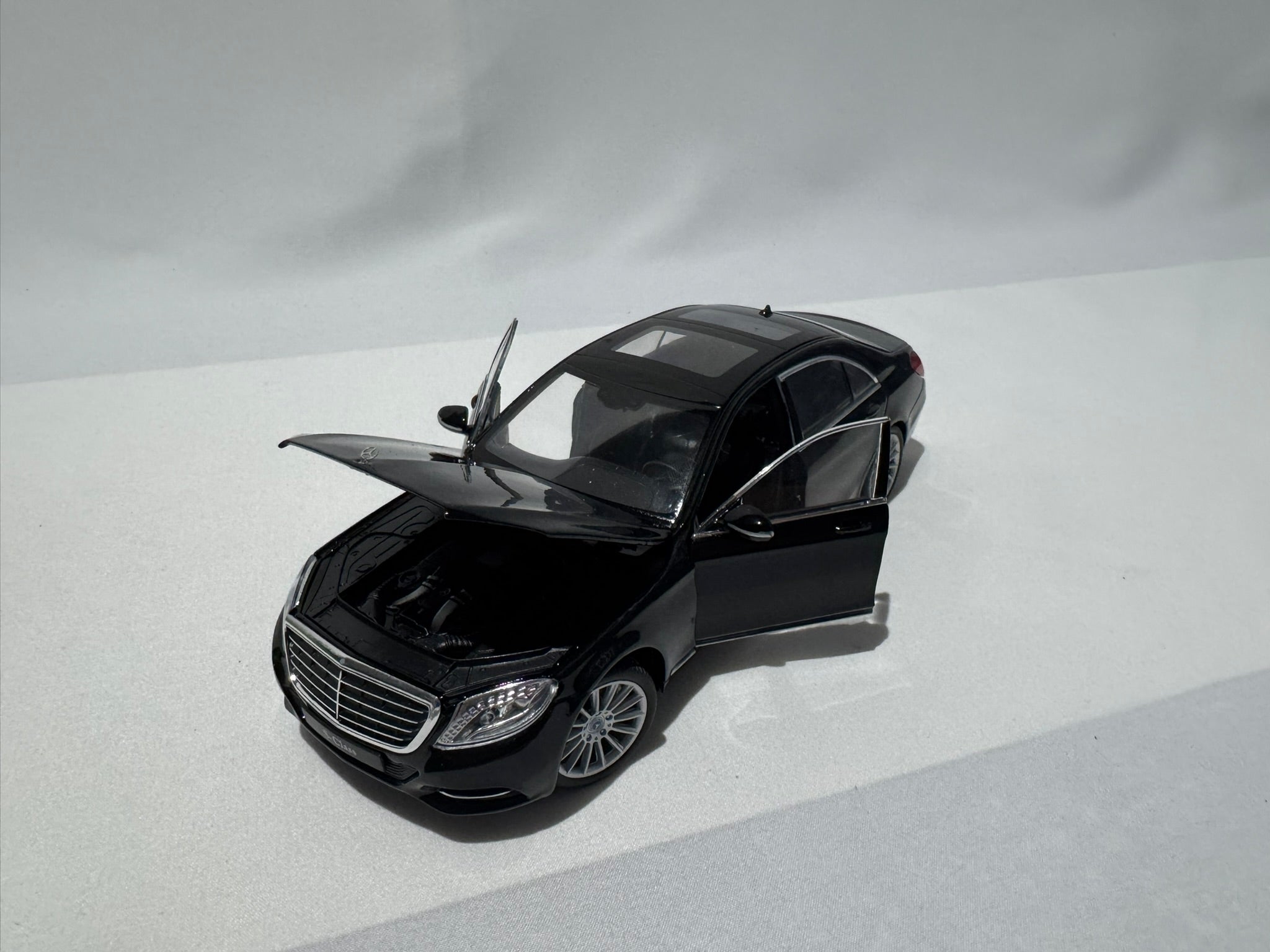 1:24 Welly Mercedes-Benz S-Klasse W222 2014-2020 Schwarz #182