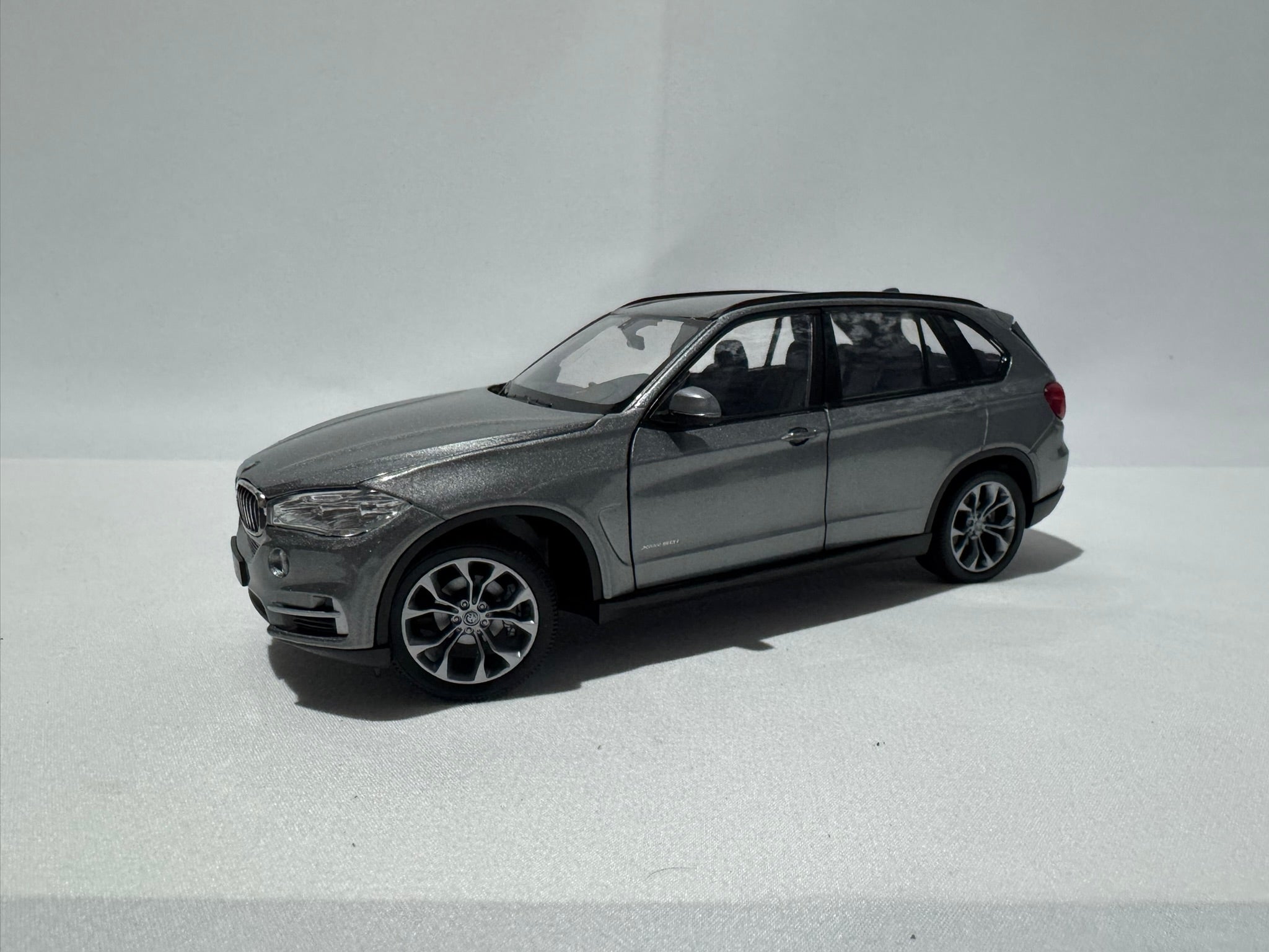1:24 BMW X5 F15 2013-2018 Grau Welly