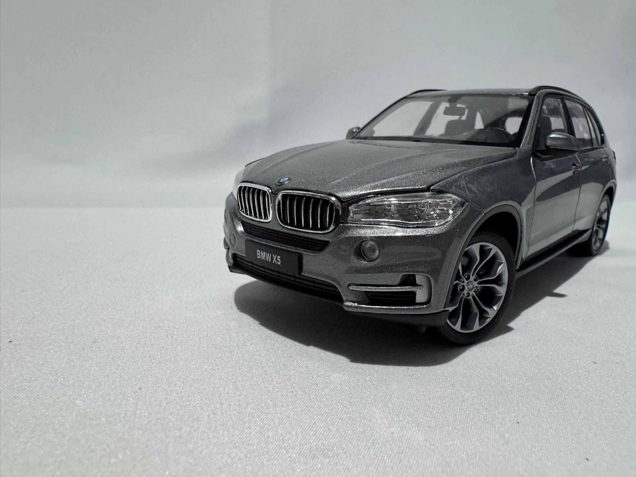 1:24 BMW X5 F15 2013-2018 Grau Welly