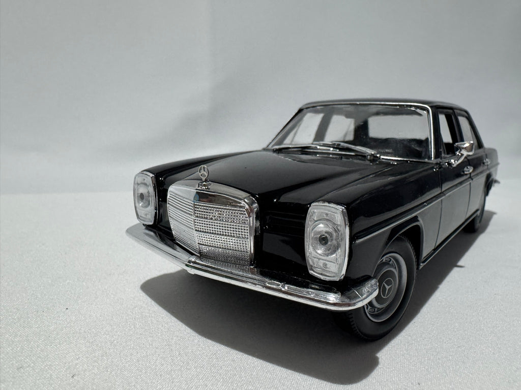 1:24 Welly Mercedes-Benz 220 W111 Sedan 1959-1968 Schwarz #186