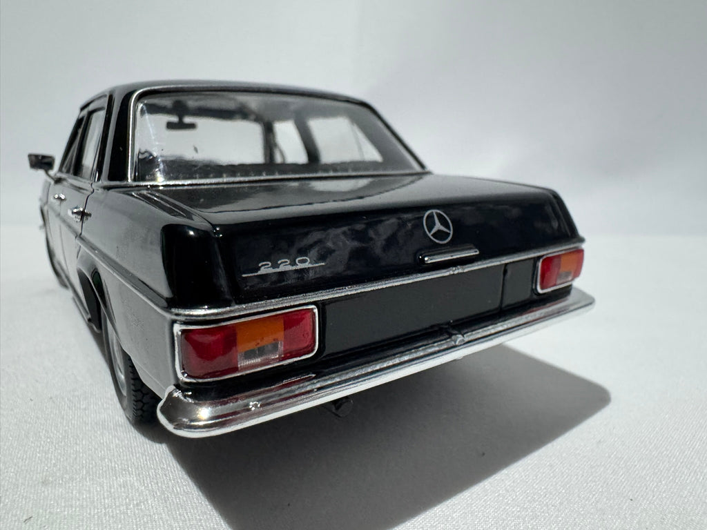 1:24 Welly Mercedes-Benz 220 W111 Sedan 1959-1968 Schwarz #186