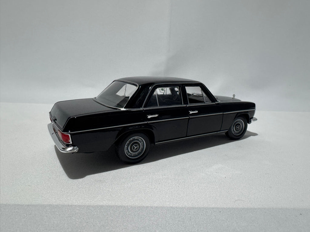 1:24 Welly Mercedes-Benz 220 W111 Sedan 1959-1968 Schwarz #186