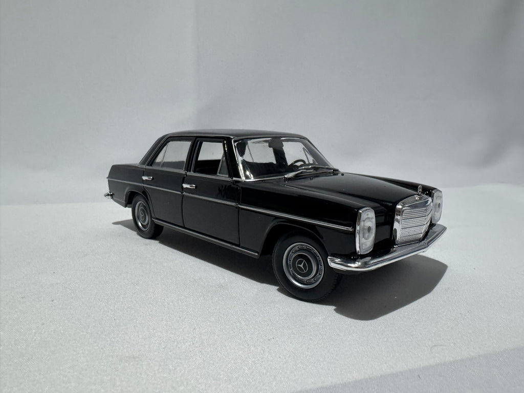 1:24 Welly Mercedes-Benz 220 W111 Sedan 1959-1968 Schwarz #186