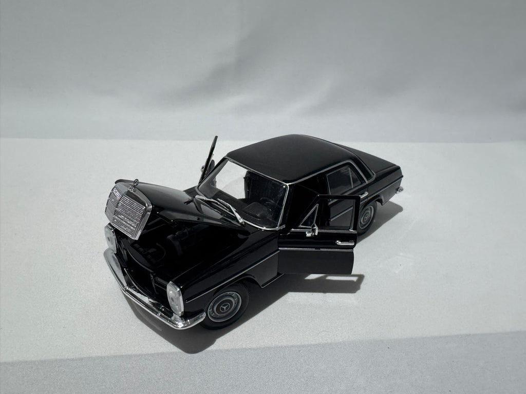 1:24 Welly Mercedes-Benz 220 W111 Sedan 1959-1968 Schwarz #186