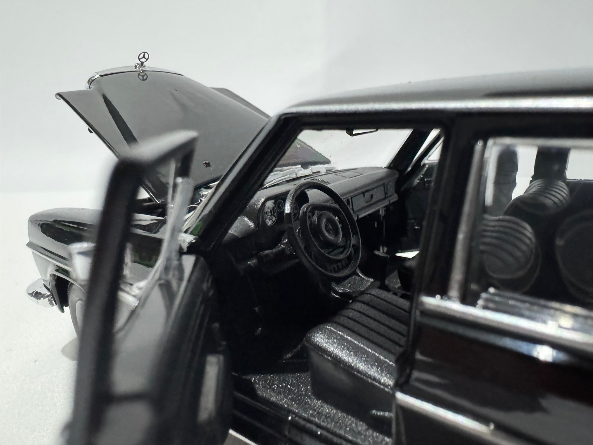 1:24 Welly Mercedes-Benz 220 W111 Sedan 1959-1968 Schwarz #186