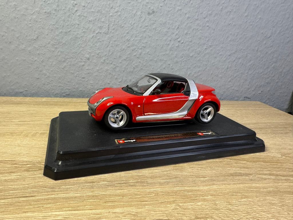 1:24 Bburago Smart Roadster Rot OVP #146