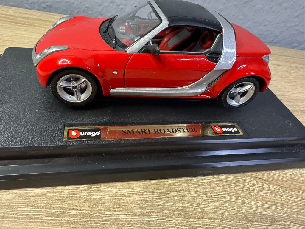 1:24 Bburago Smart Roadster Rot OVP #146
