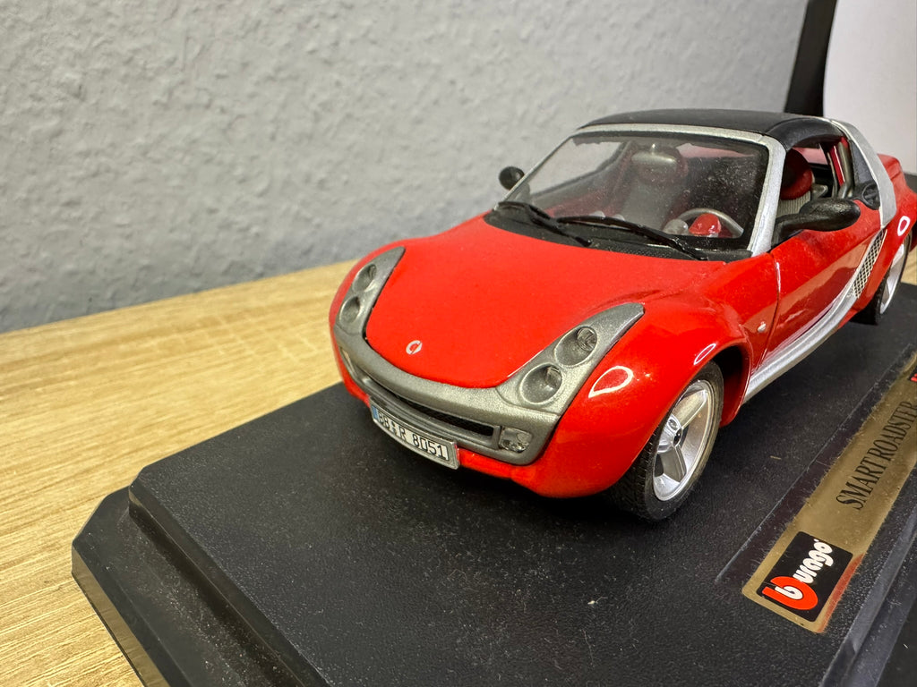 1:24 Bburago Smart Roadster Rot OVP #146
