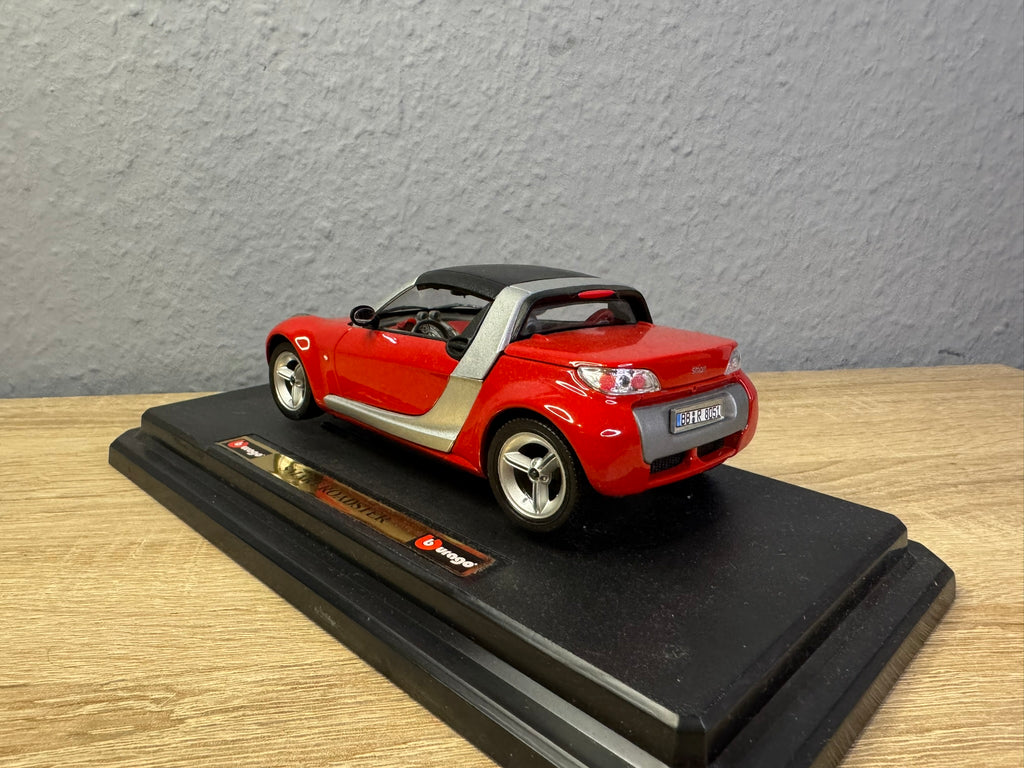 1:24 Bburago Smart Roadster Rot OVP #146