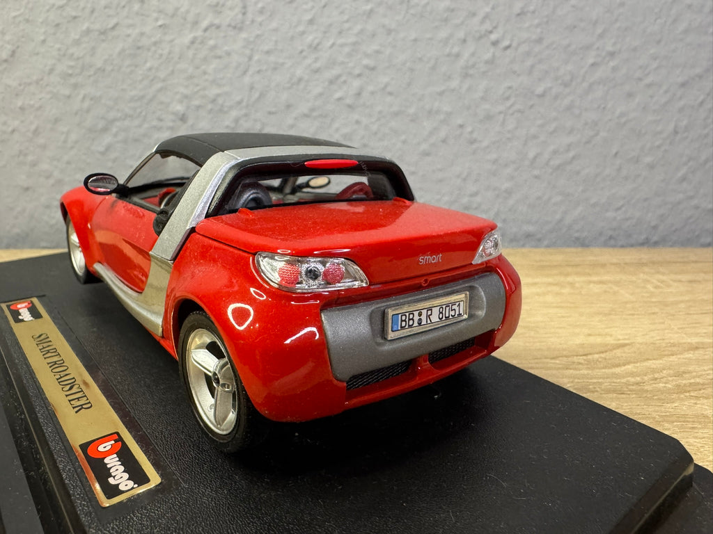 1:24 Bburago Smart Roadster Rot OVP #146
