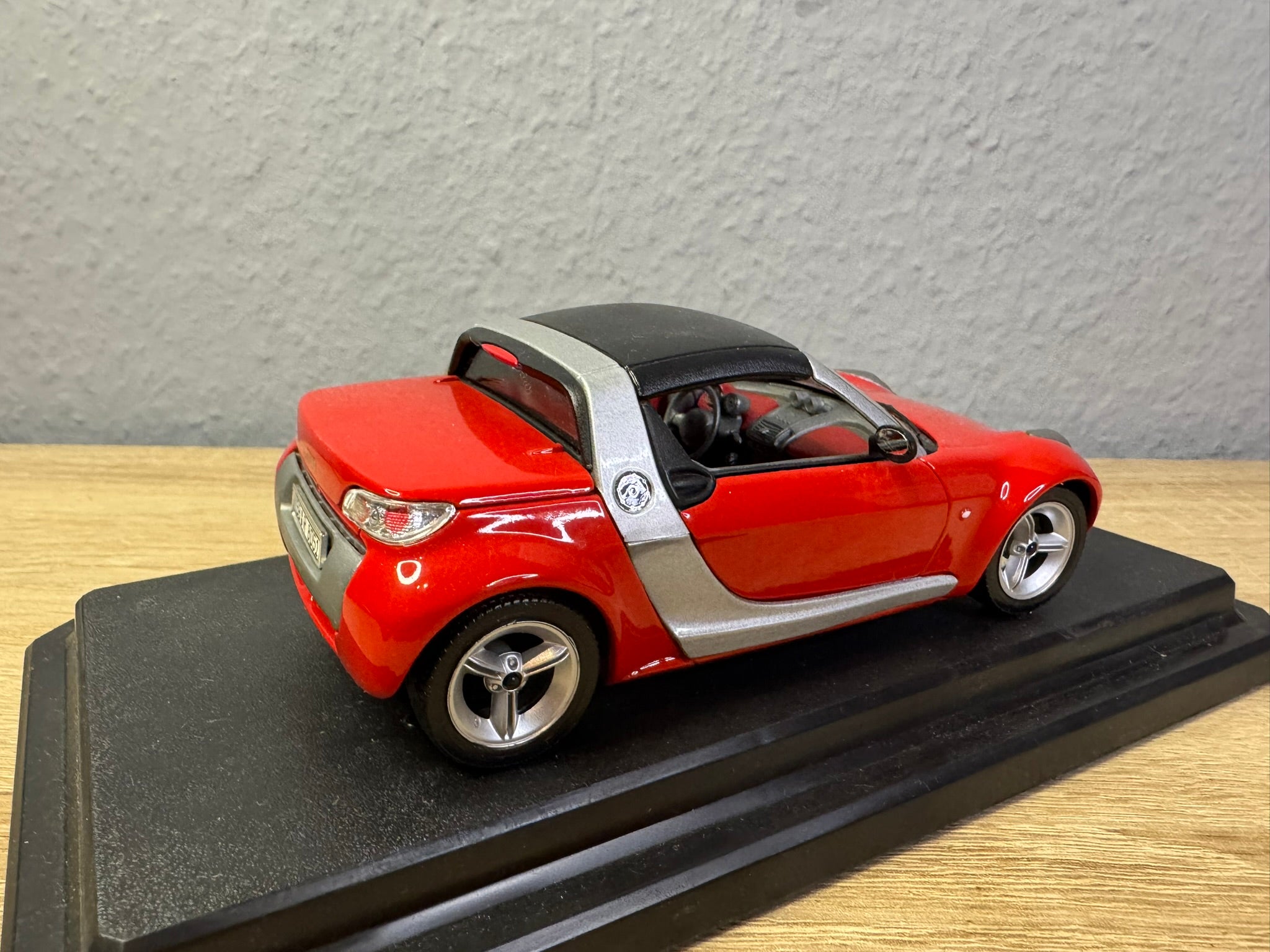 1:24 Bburago Smart Roadster Rot OVP #146