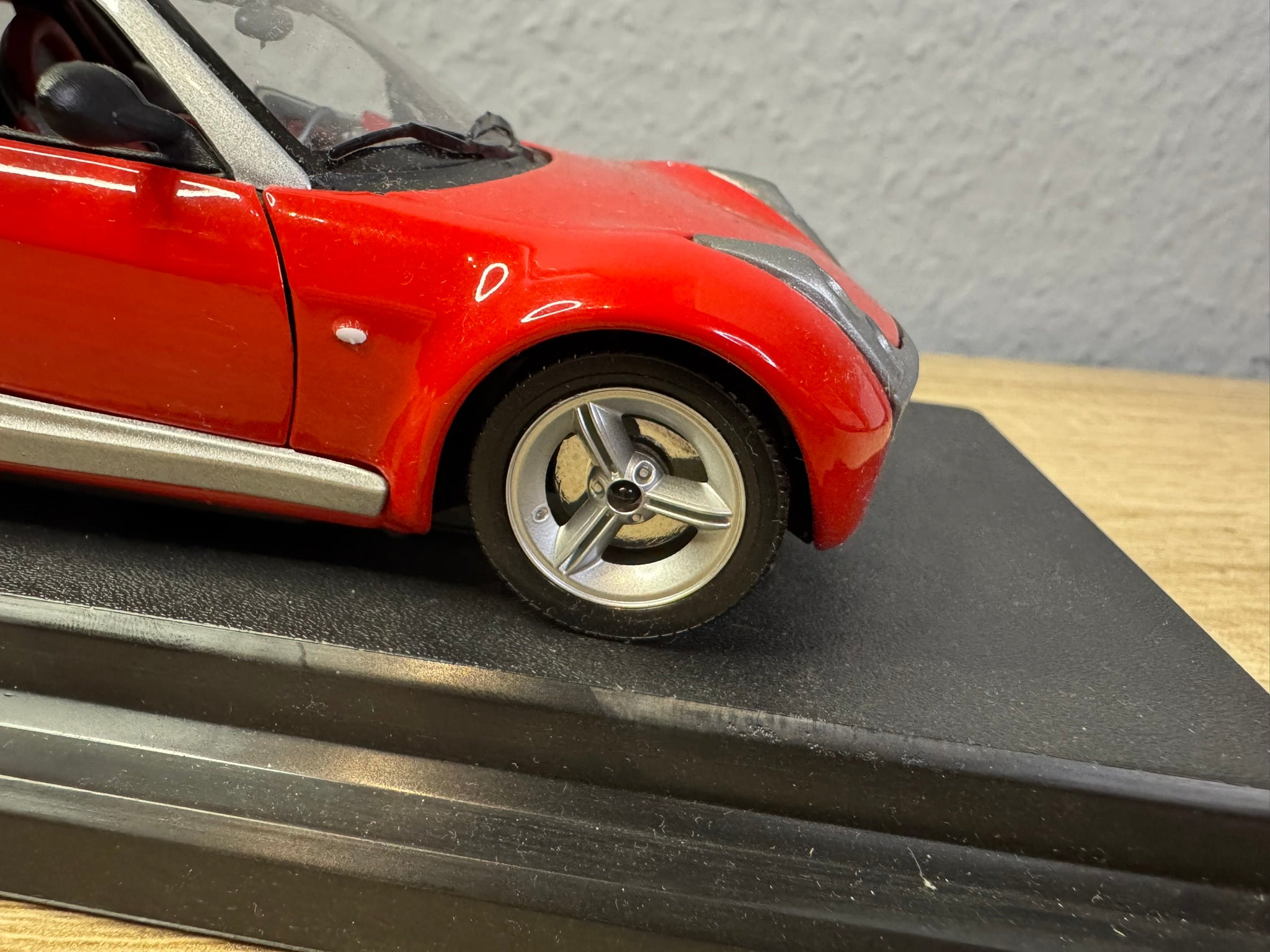 1:24 Bburago Smart Roadster Rot OVP #146