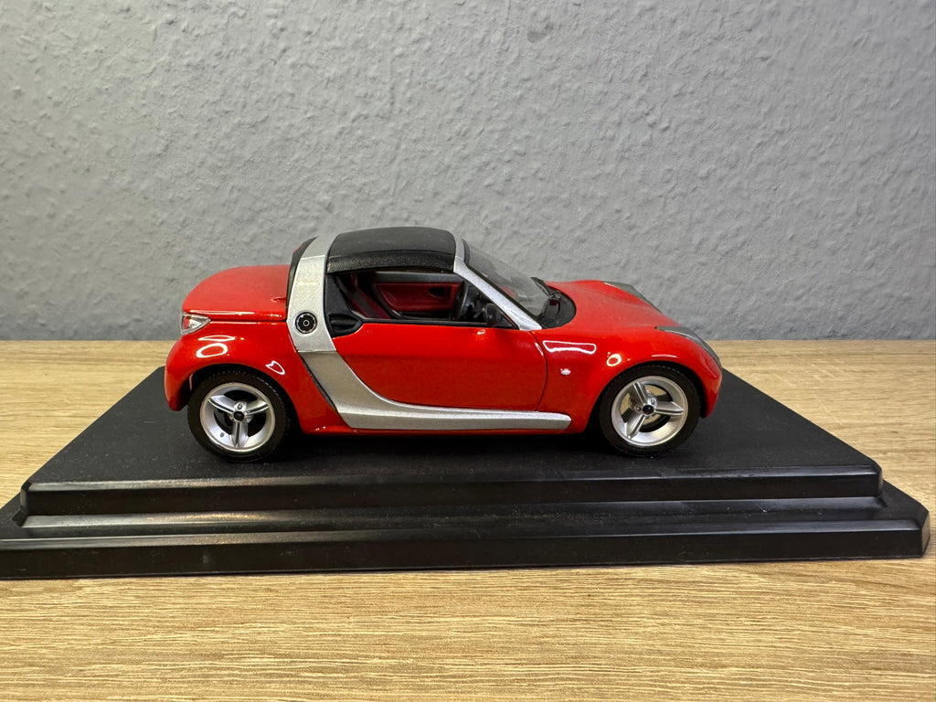 1:24 Bburago Smart Roadster Rot OVP #146