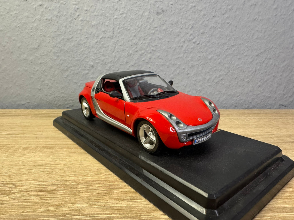 1:24 Bburago Smart Roadster Rot OVP #146