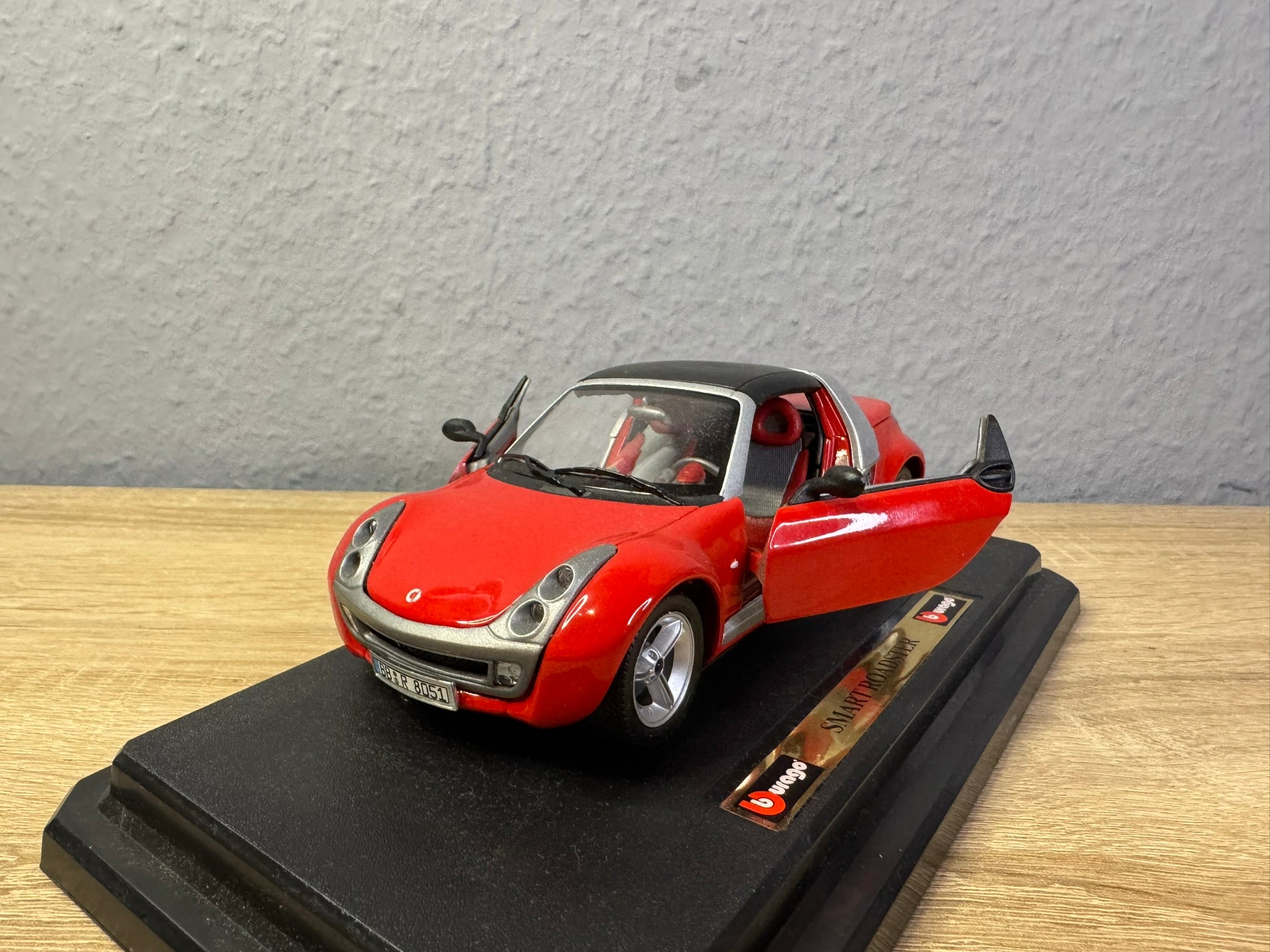 1:24 Bburago Smart Roadster Rot OVP #146