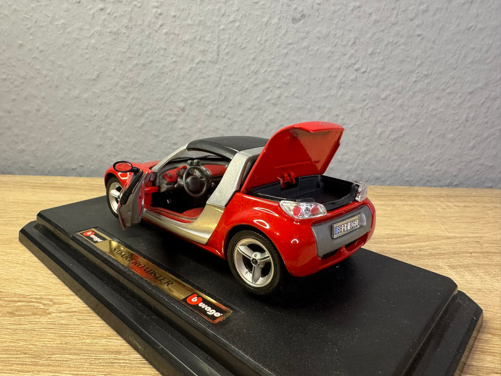 1:24 Bburago Smart Roadster Rot OVP #146