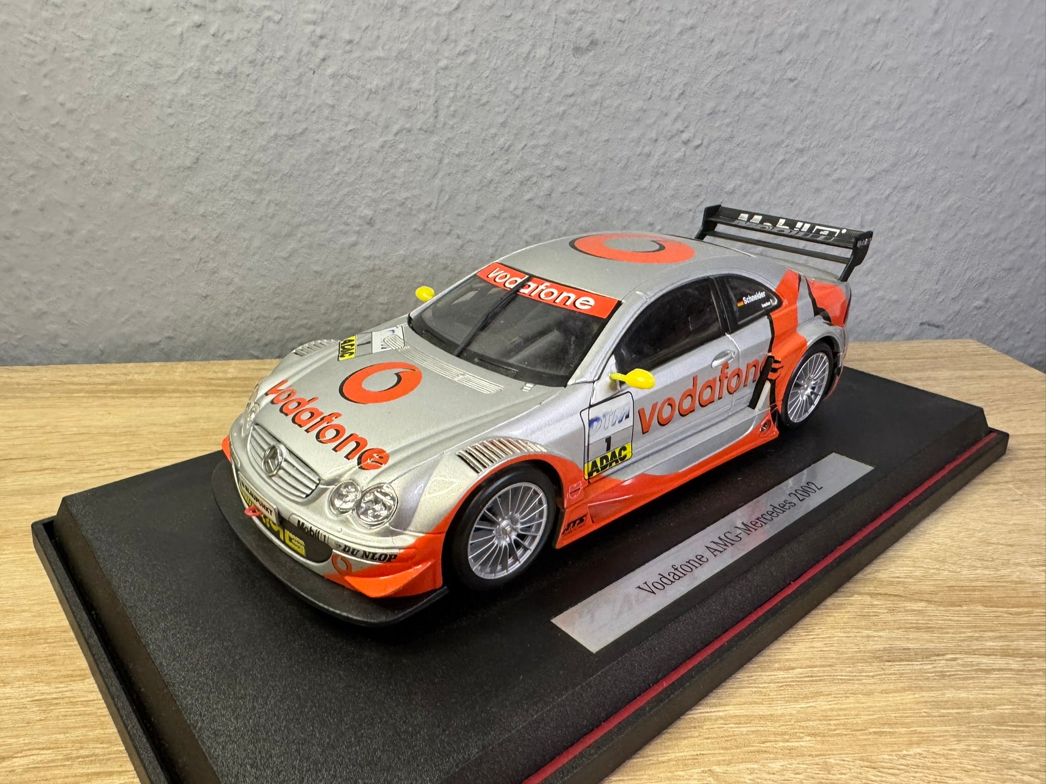 1:18 Mercedes-Benz CLK AMG Vodafone 2002 Maisto
