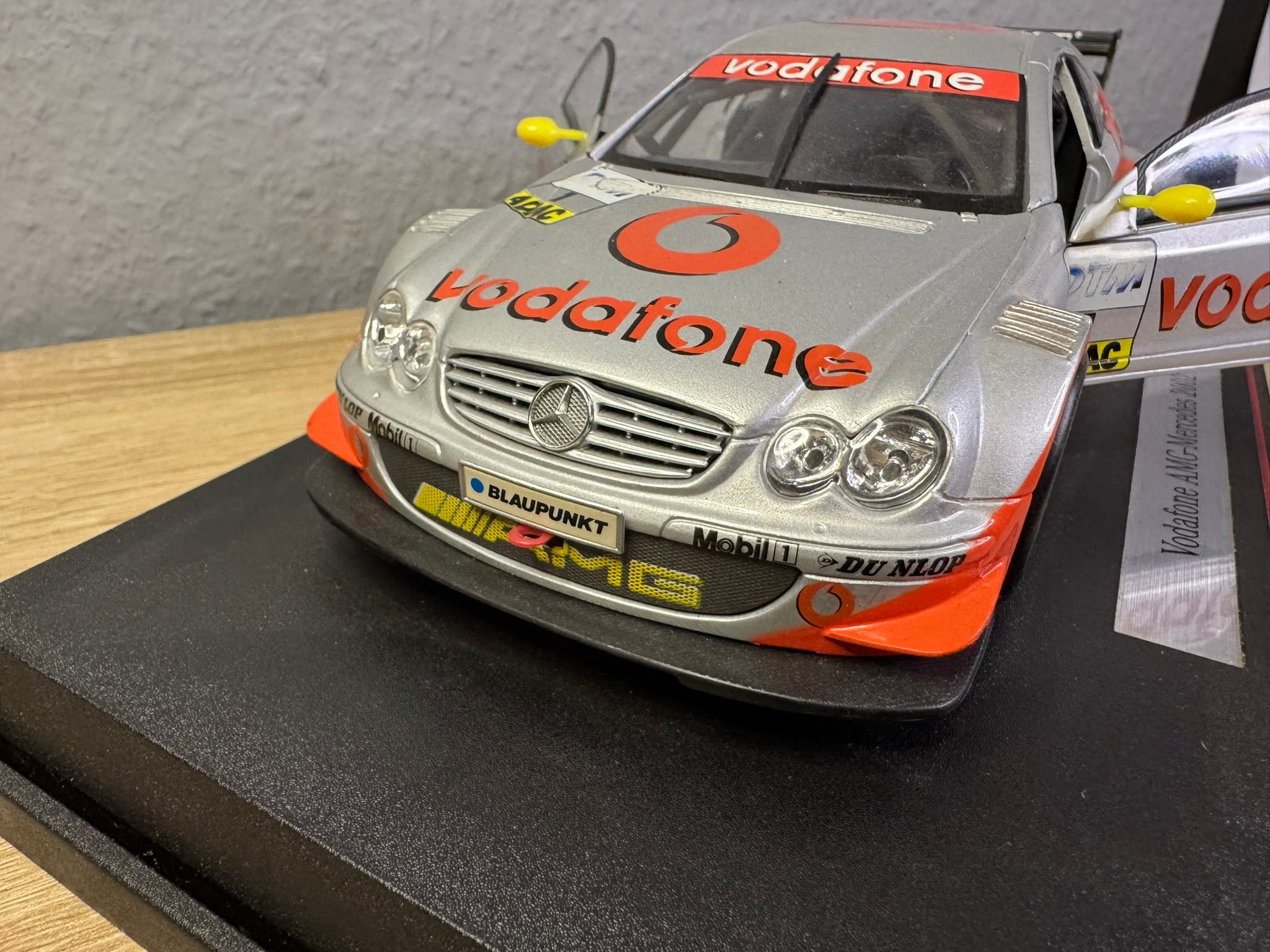 1:18 Mercedes-Benz CLK AMG Vodafone 2002 Maisto