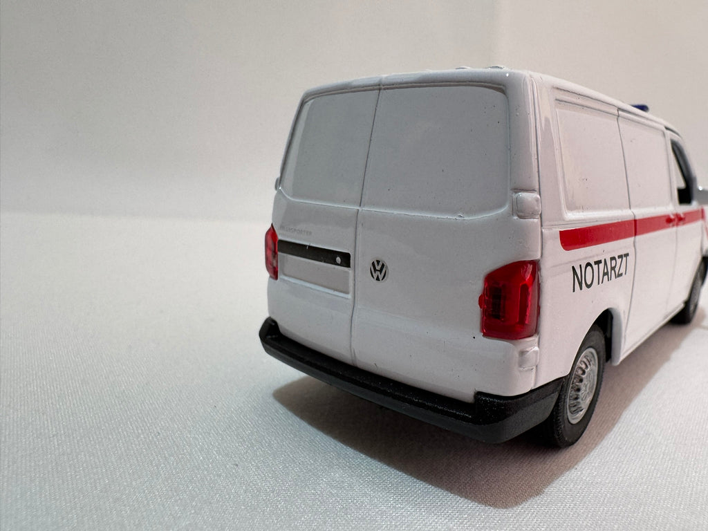 1:38 Welly VW Volkswagen Transporter T6 Notartz #002