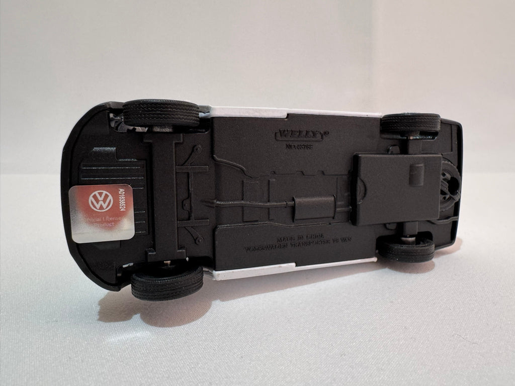 1:38 Welly VW Volkswagen Transporter T6 Notartz #002