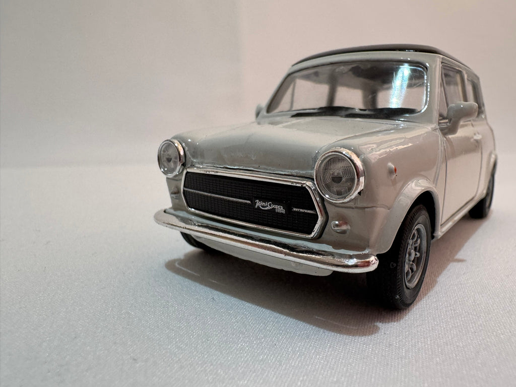 1:38 Welly Mini Cooper 1300 1990-1996 Weiß-Schwarz #007