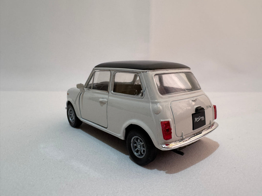 1:38 Welly Mini Cooper 1300 1990-1996 Weiß-Schwarz #007
