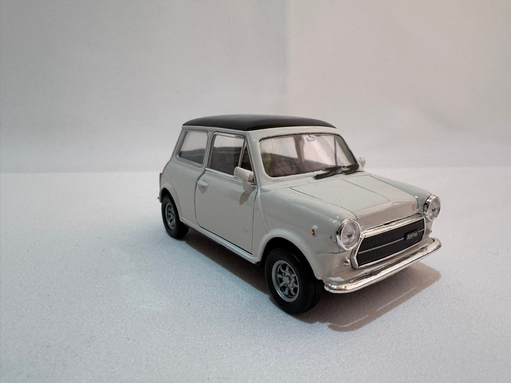 1:38 Welly Mini Cooper 1300 1990-1996 Weiß-Schwarz #007