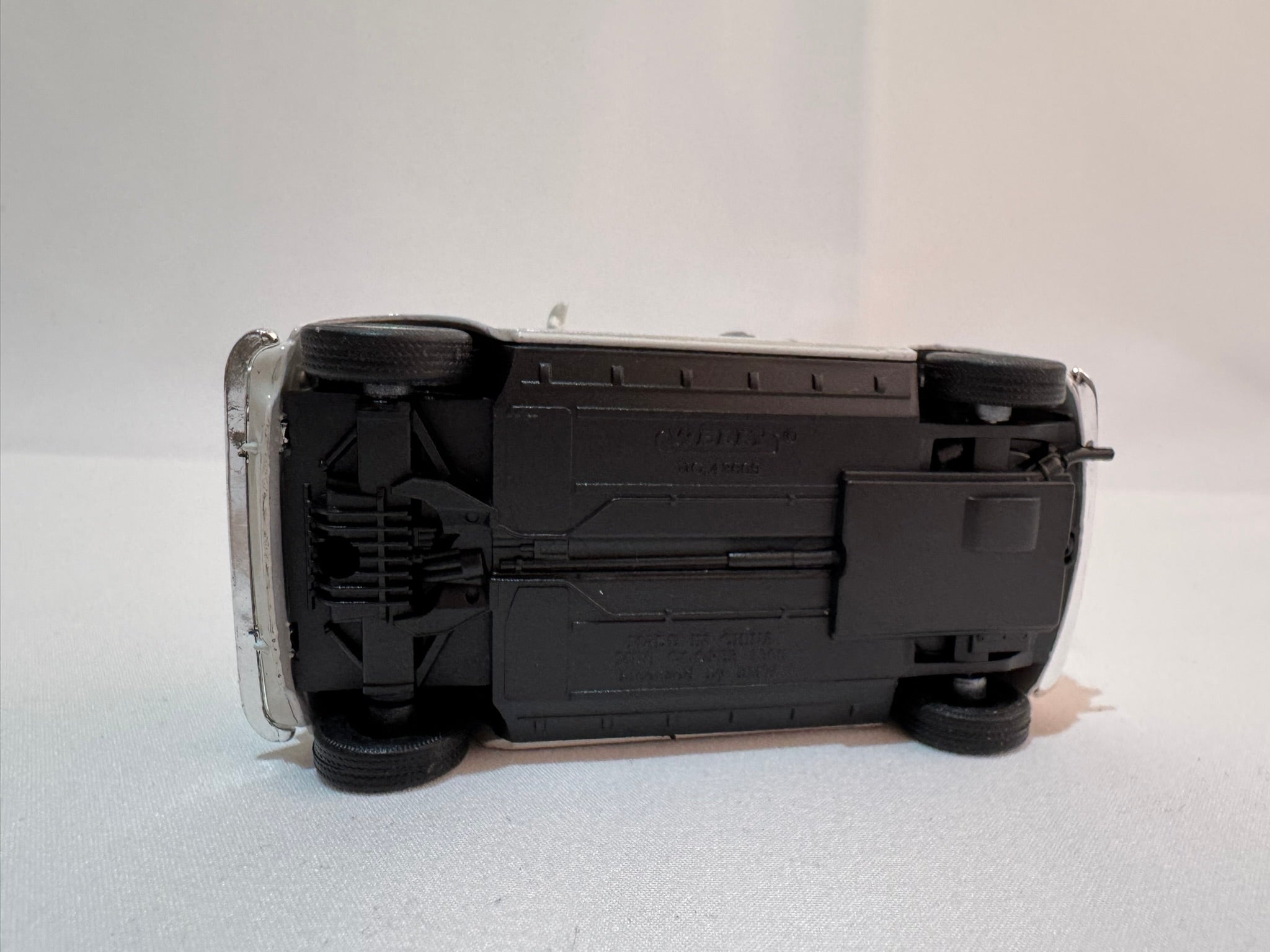 1:38 Welly Mini Cooper 1300 1990-1996 Weiß-Schwarz #007