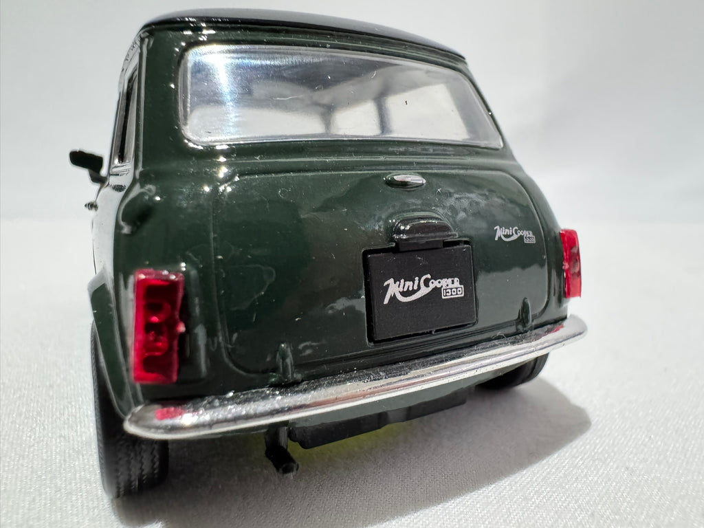 1:38 Welly Mini Cooper 1300 1990-1996 Grün-Schwarz #008