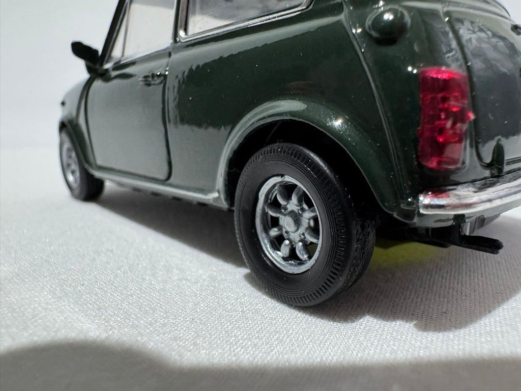 1:38 Welly Mini Cooper 1300 1990-1996 Grün-Schwarz #008