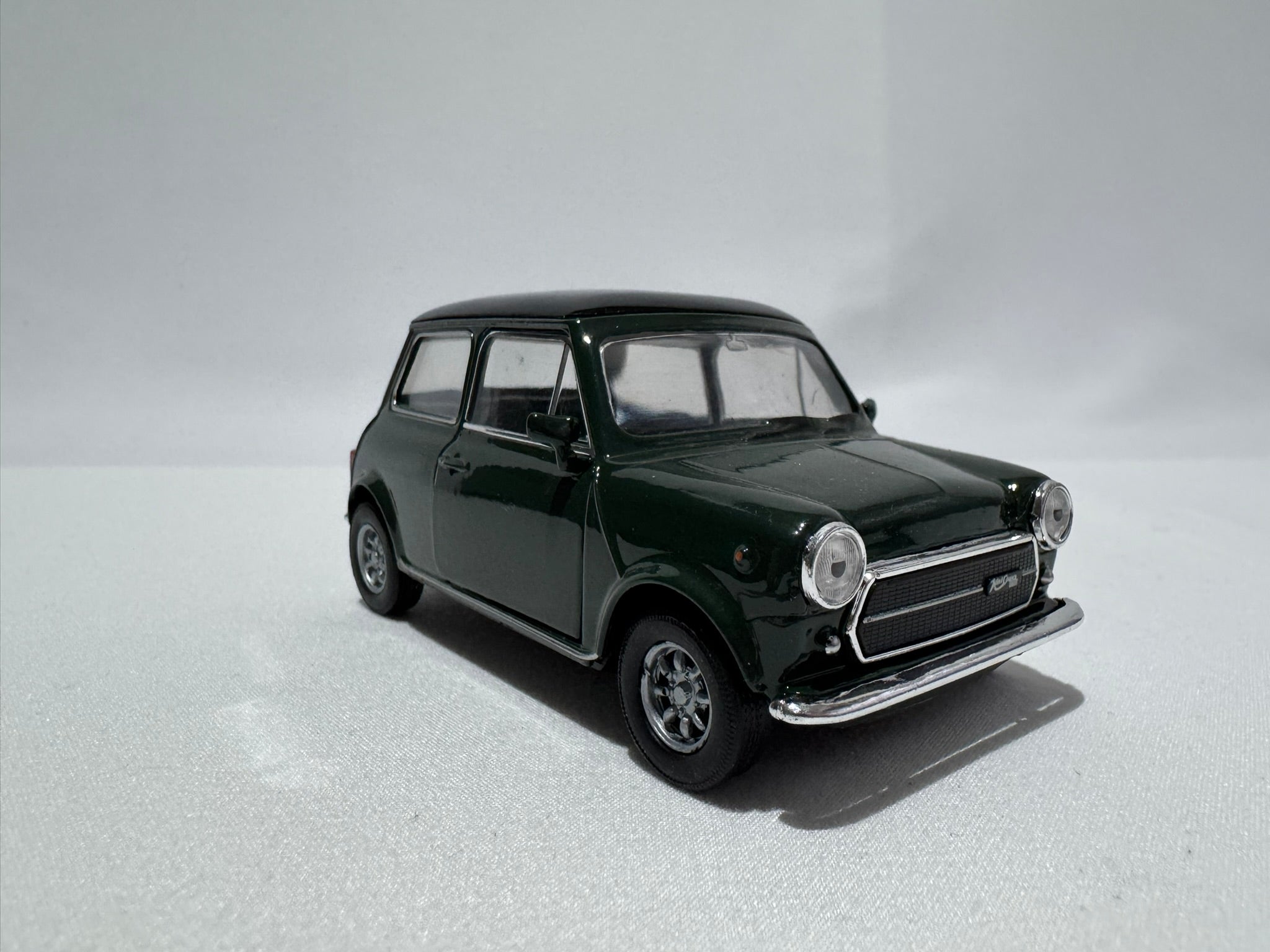 1:38 Welly Mini Cooper 1300 1990-1996 Grün-Schwarz #008