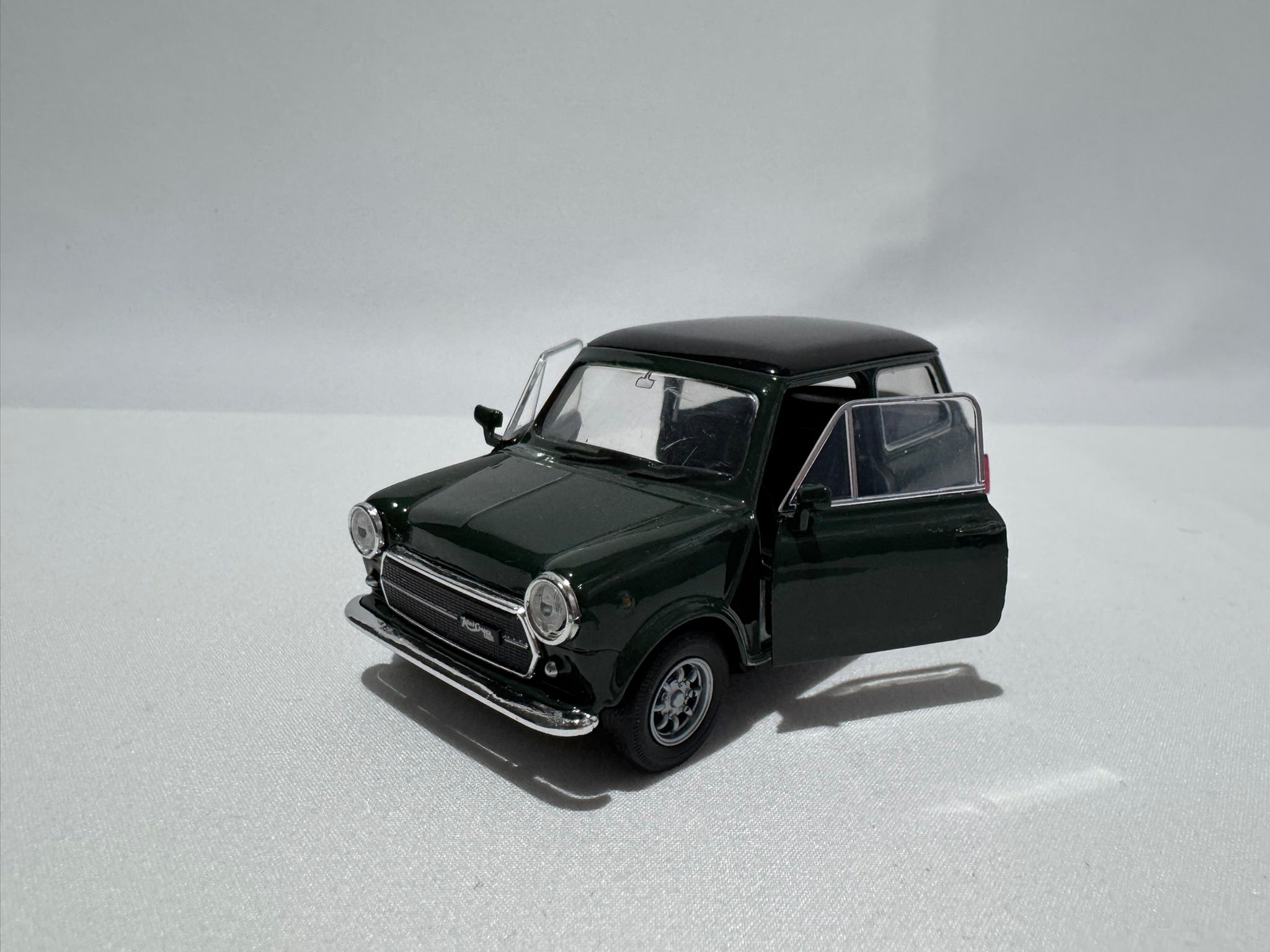 1:38 Welly Mini Cooper 1300 1990-1996 Grün-Schwarz #008