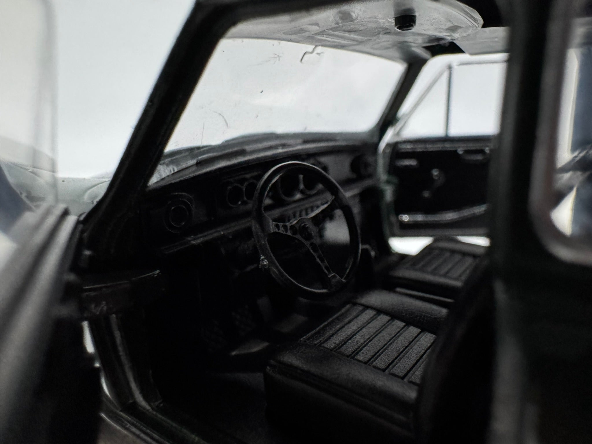 1:38 Welly Mini Cooper 1300 1990-1996 Grün-Schwarz #008
