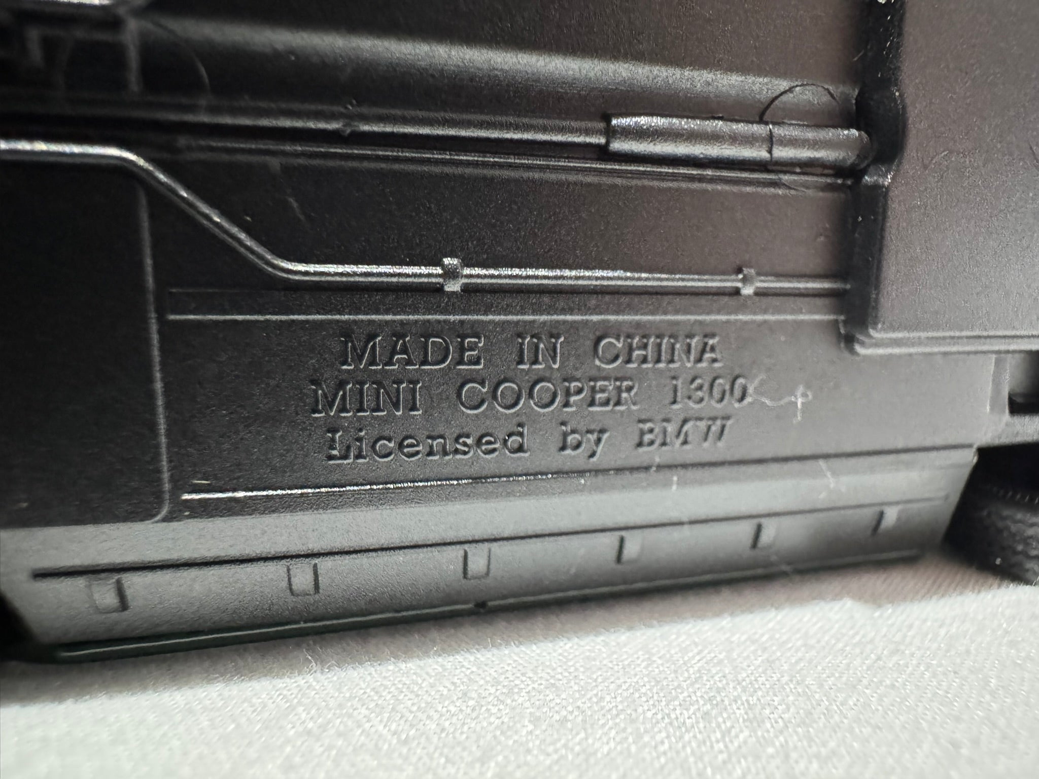 1:38 Welly Mini Cooper 1300 1990-1996 Grün-Schwarz #008